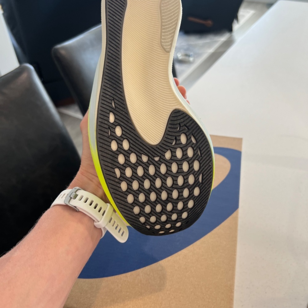 Asics MetaSpeed sky + carbon plated shoe - Picture 3 of 3